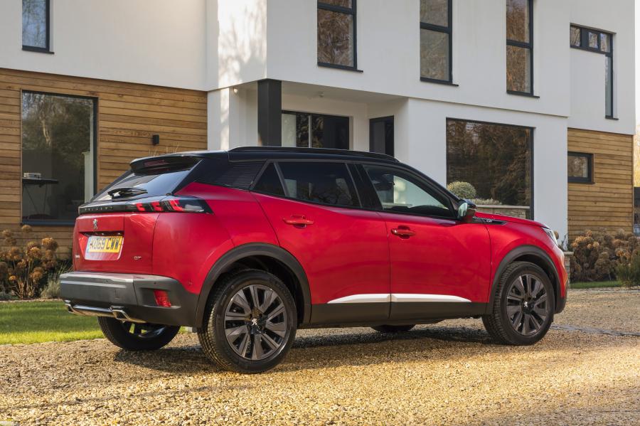  Peugeot 2008 GT 2020 года  (UK) (фото 7 из 11)
